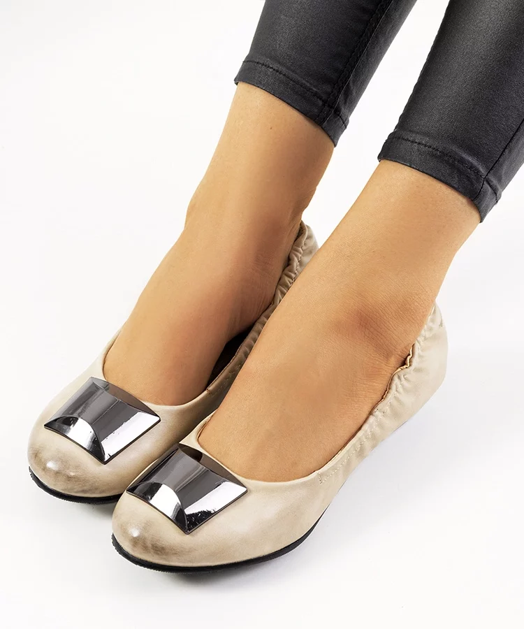 Beżowe baleriny na koturnie Sofia