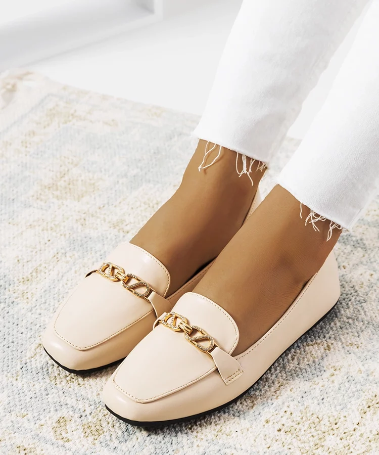 Beżowe mokasyny z kwadratowym noskiem Milder