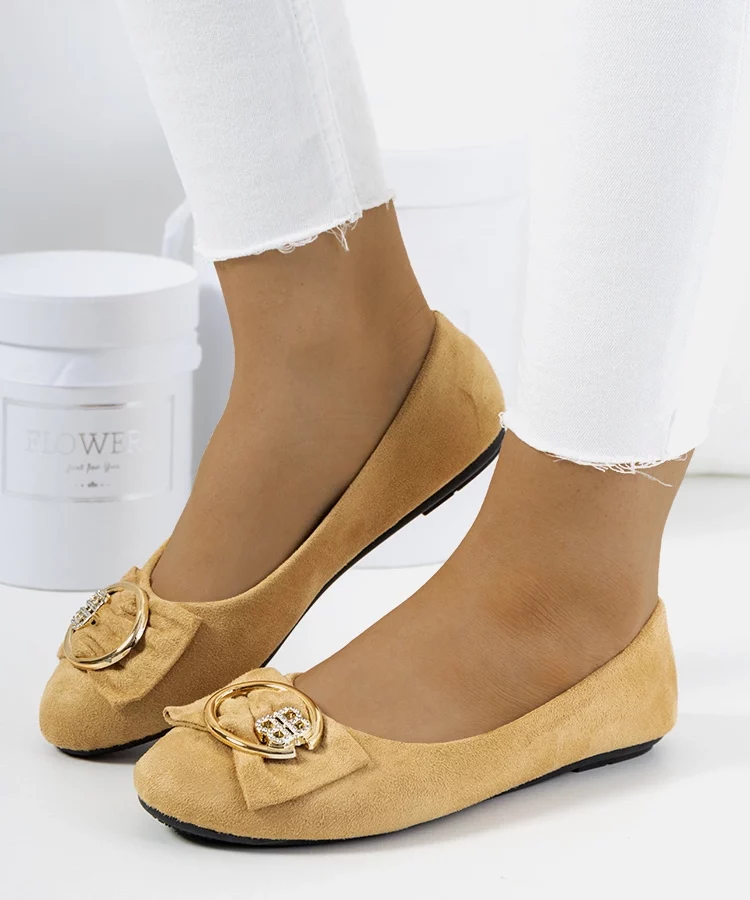 Beżowe baleriny z klamrą Ribero