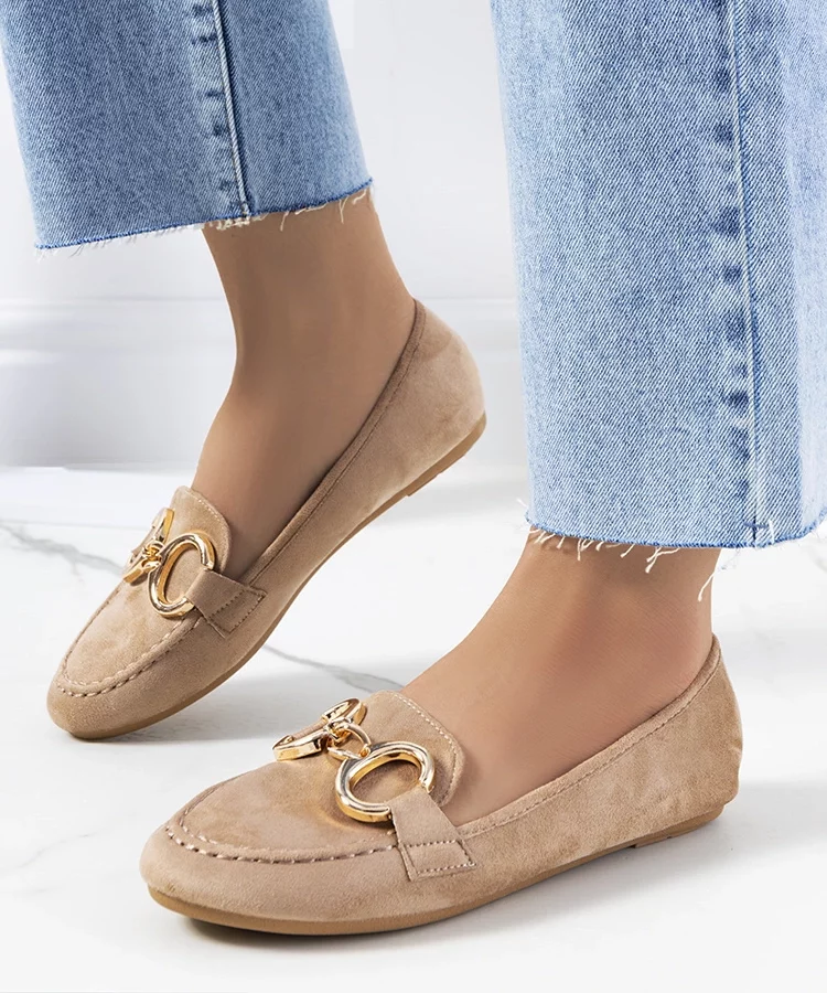 Beżowe mokasyny z klamrą Castor