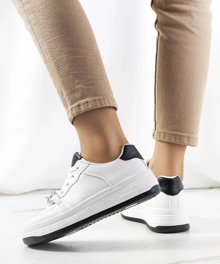 Białe sneakersy z łańcuszkiem Maring