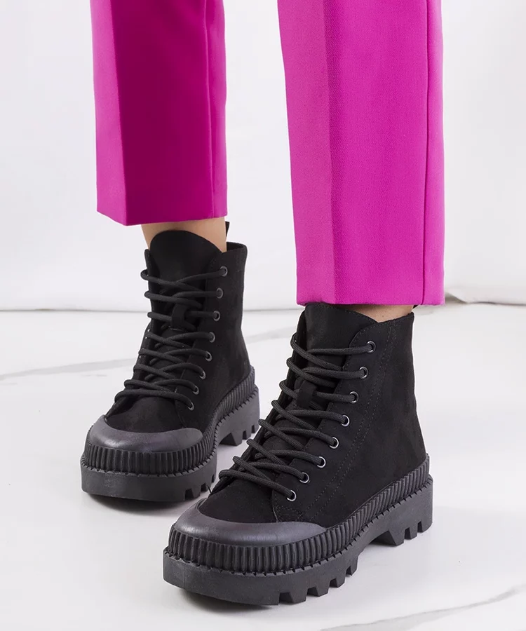 Czarne trampki Avenis