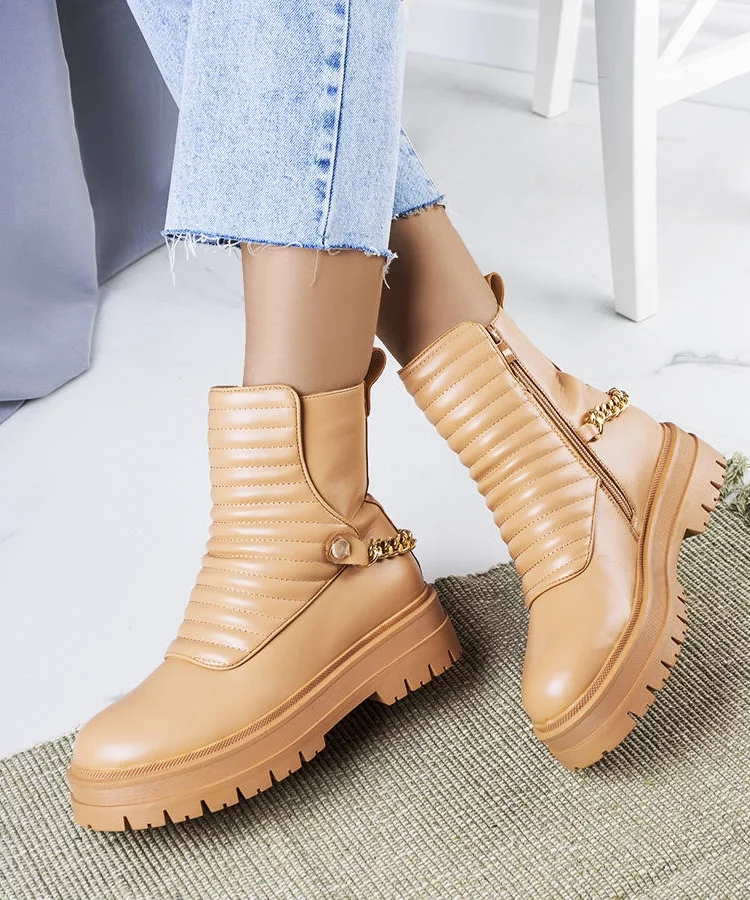 Beżowe ocieplane botki z łańcuchem Pareda