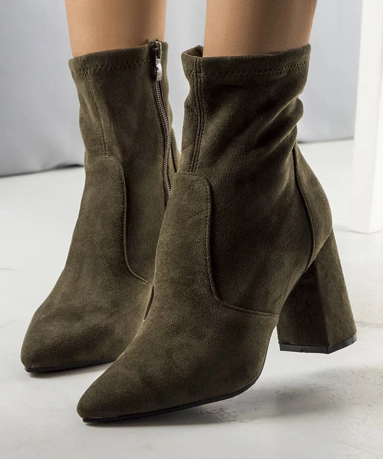 Zielone botki na słupku Kensley