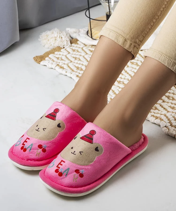 Ciemnoróżowe miękkie kapcie Bear