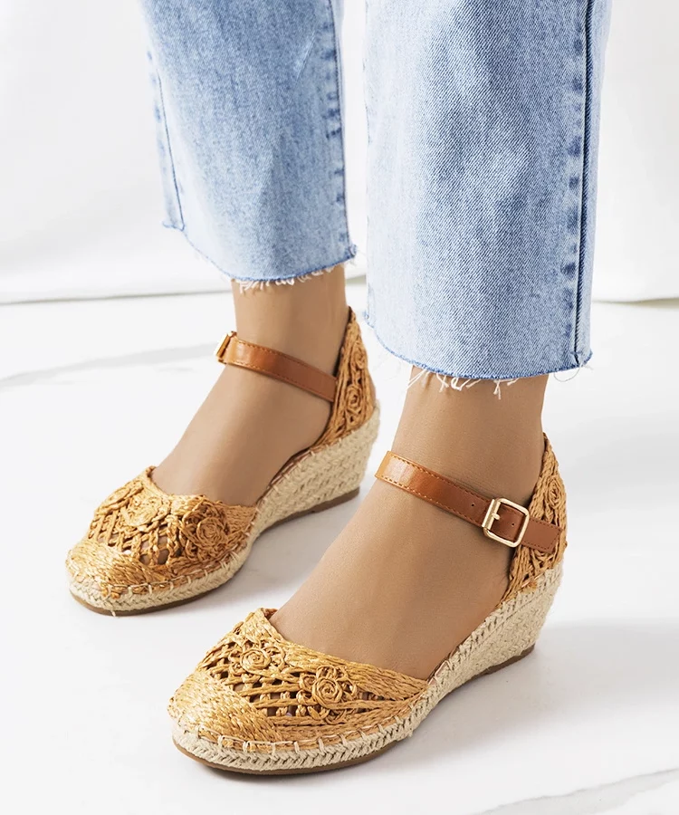 Brązowe espadryle na koturnie Dafin