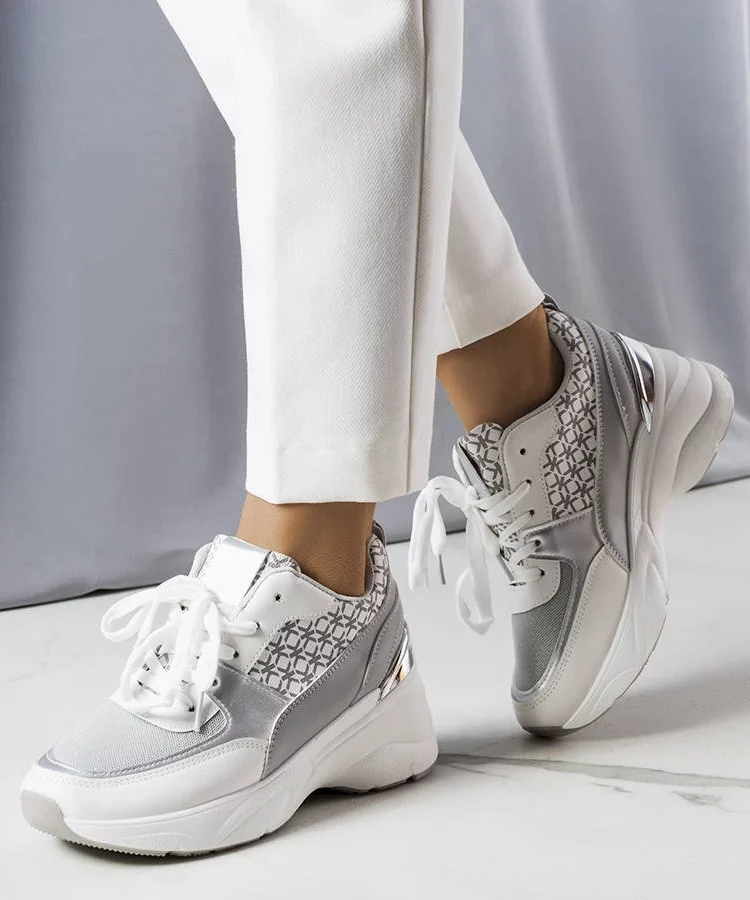 Szary sneakersy zdobione monogramem Lora