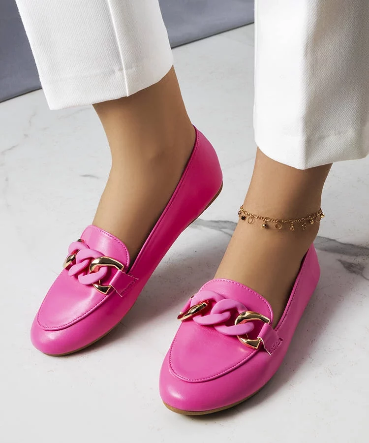 Różowe mokasyny z łańcuchem Mamie