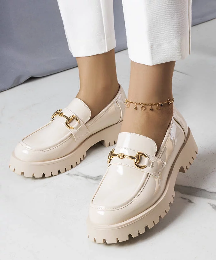 Beżowe lakierowane półbuty Simard