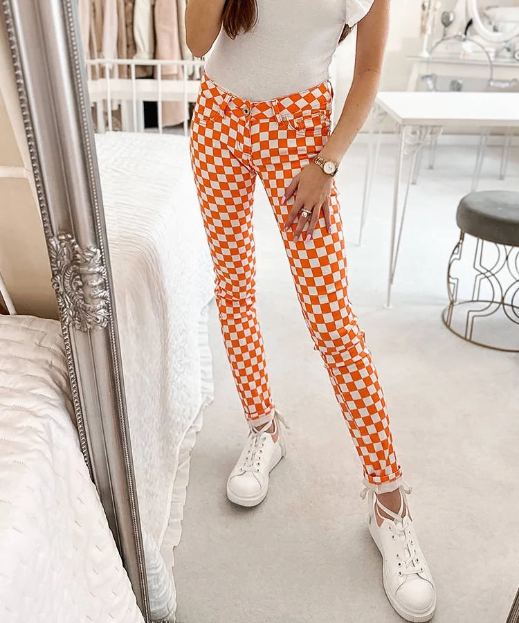 Pomarańczowe spodnie materiałowe w kratę Bler