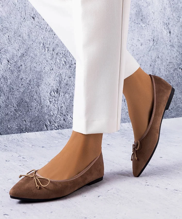 Brązowe balerinki z noskiem w szpic Latour