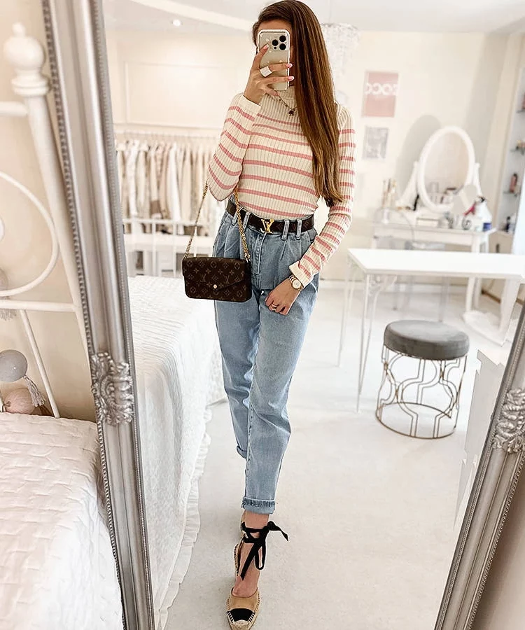 Niebieskie jeansy o kroju mom fit Ailleboust