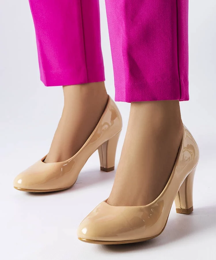 Beżowe lakierowane czółenka Burkett