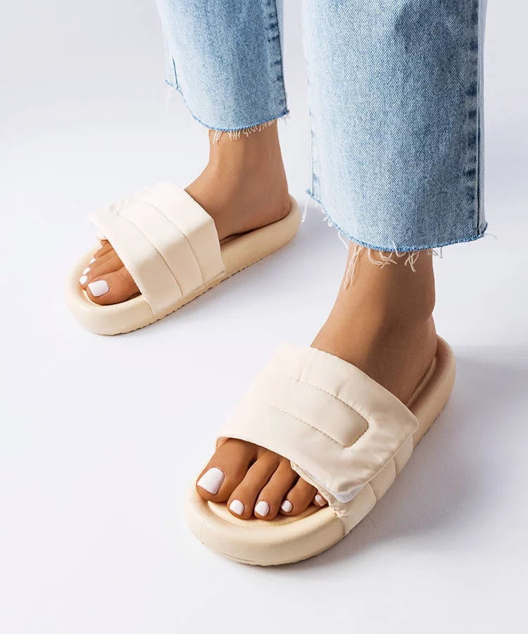 Beżowe klapki zapinane na rzep Aleron