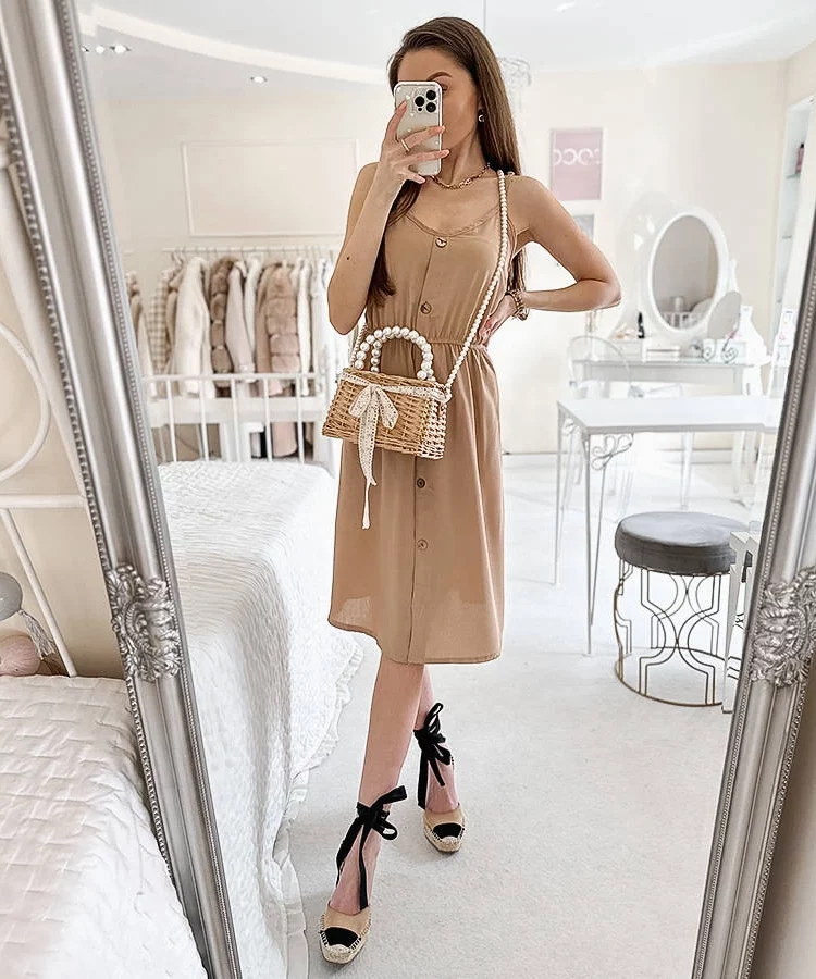 Beżowa sukienka na ramiączkach Aubin