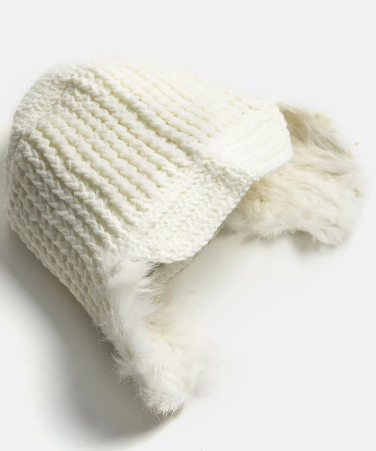 Biała czapka z nausznikami Zora