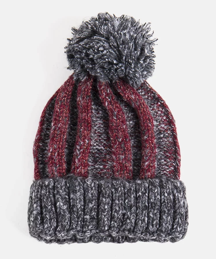 Czarna czapka z pomponem Cormil