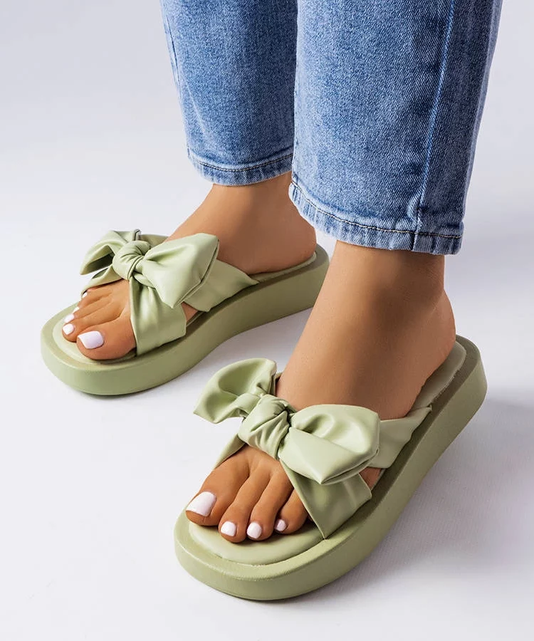 Zielone klapki na platformie z kokardką Edvard