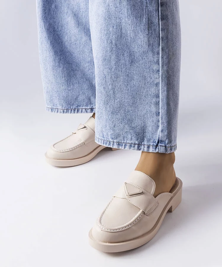 Beżowe klapki z zabudowanym noskiem Berkshire