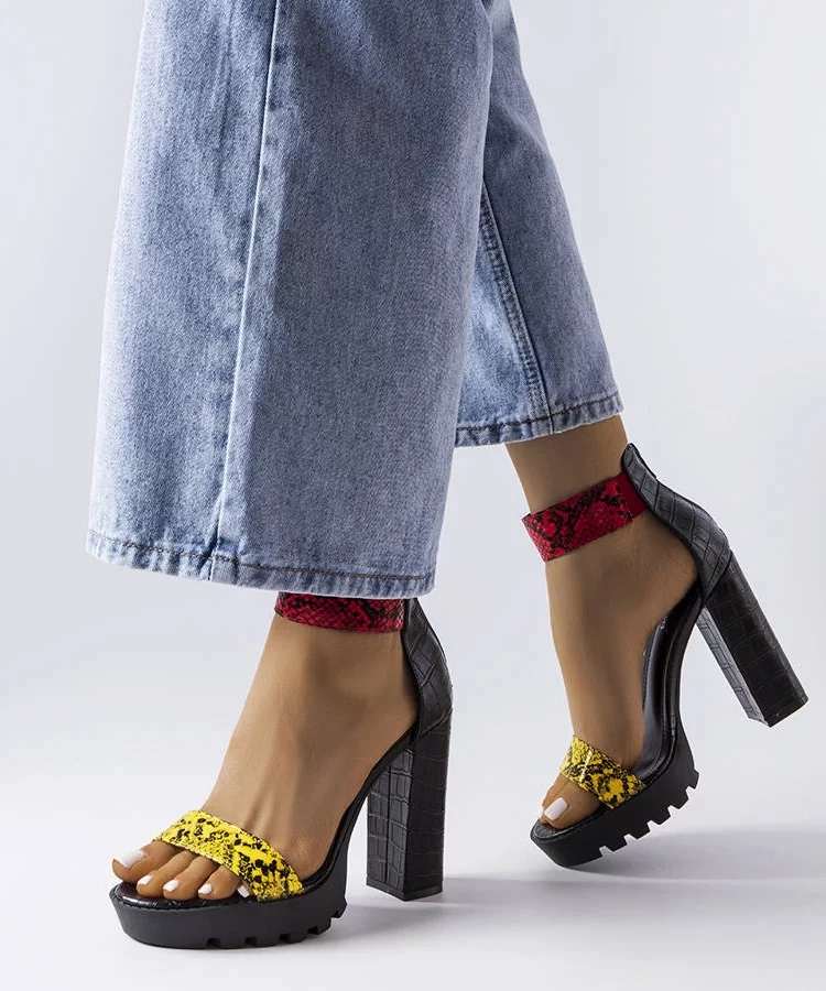 Żółte sandały z wężowym printem Knoxville