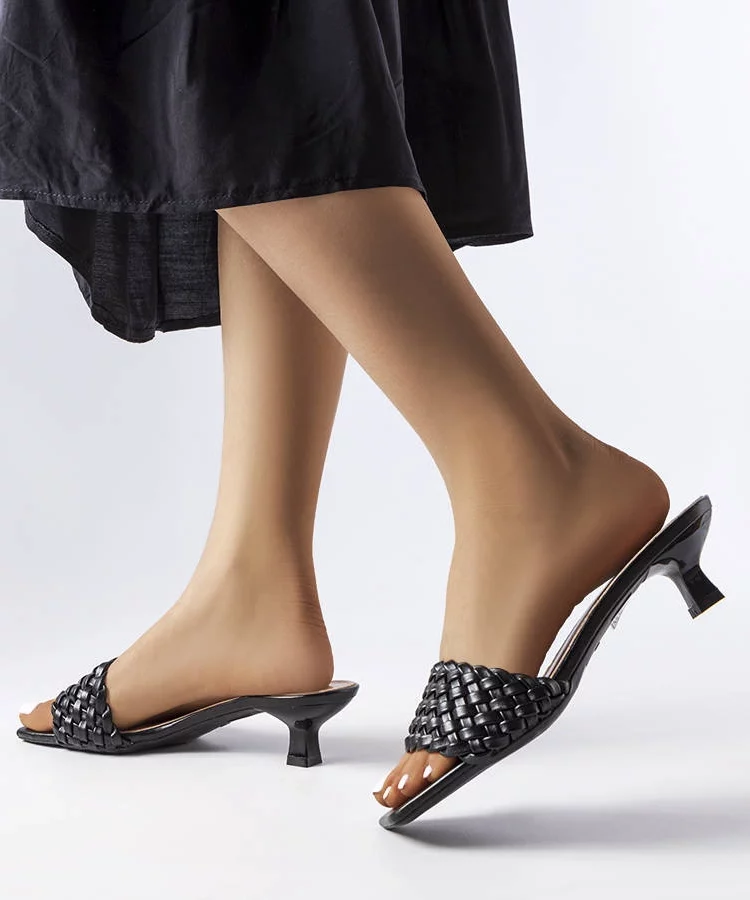 Czarne klapki na niskim obcasie Burbank