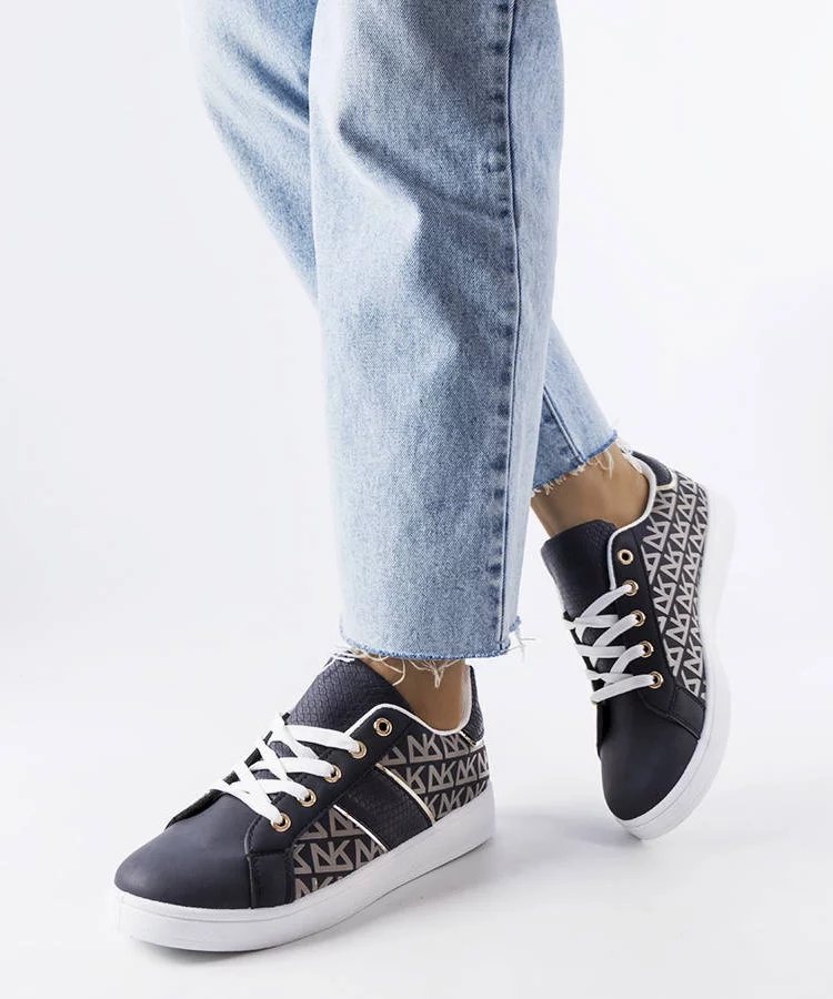Granatowe sneakersy zdobione monogramem Bolduc