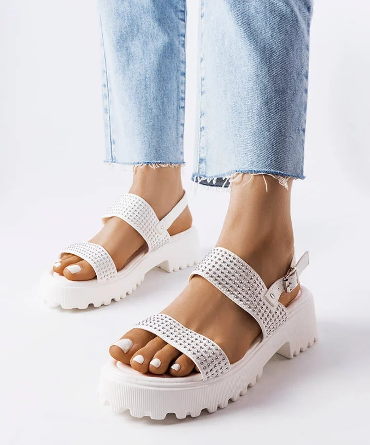 Białe sandały zdobione dżetami Biloxi