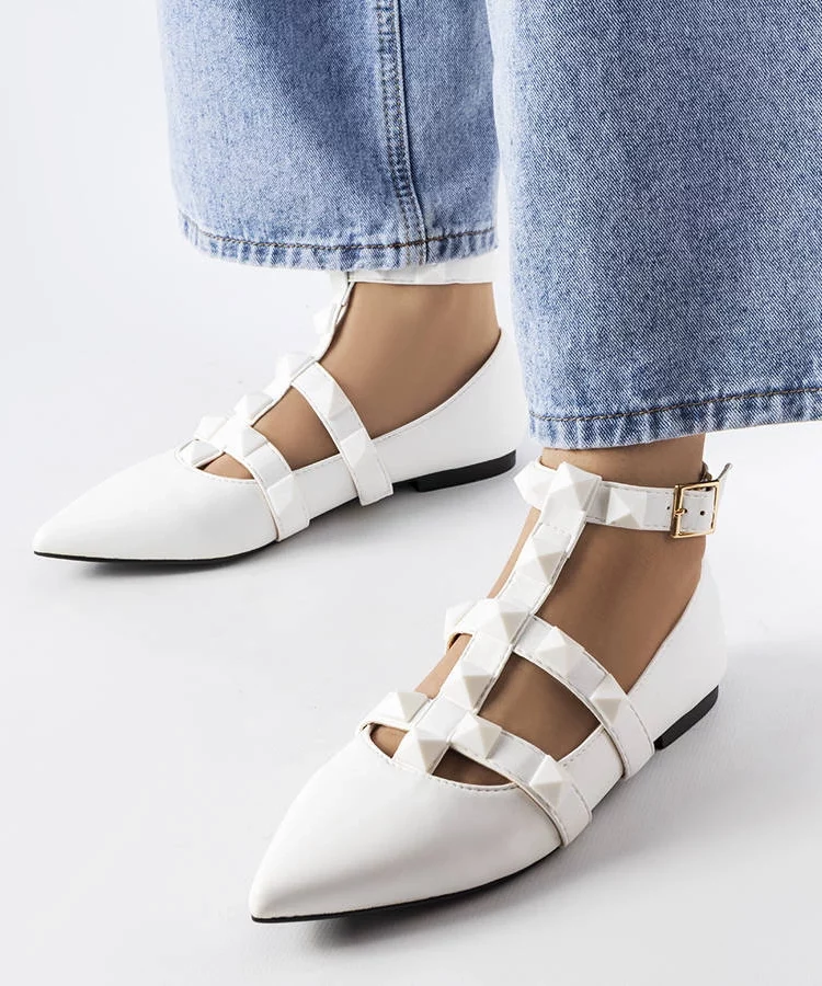 Białe balerinki z efektownym zapięciem Blur