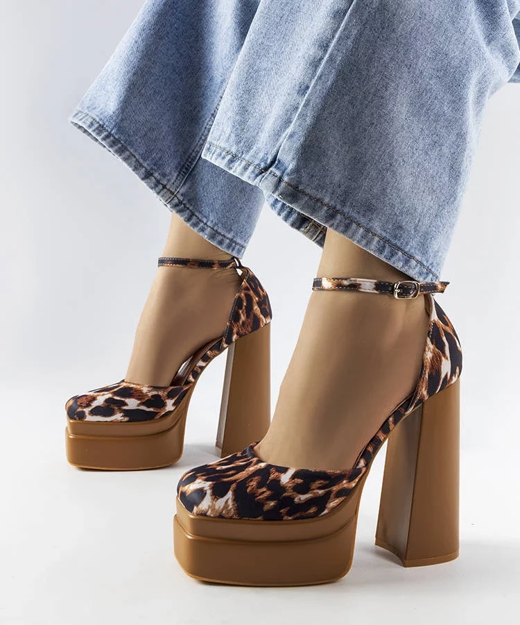 Brązowe czółenka na wysokim słupku Romines