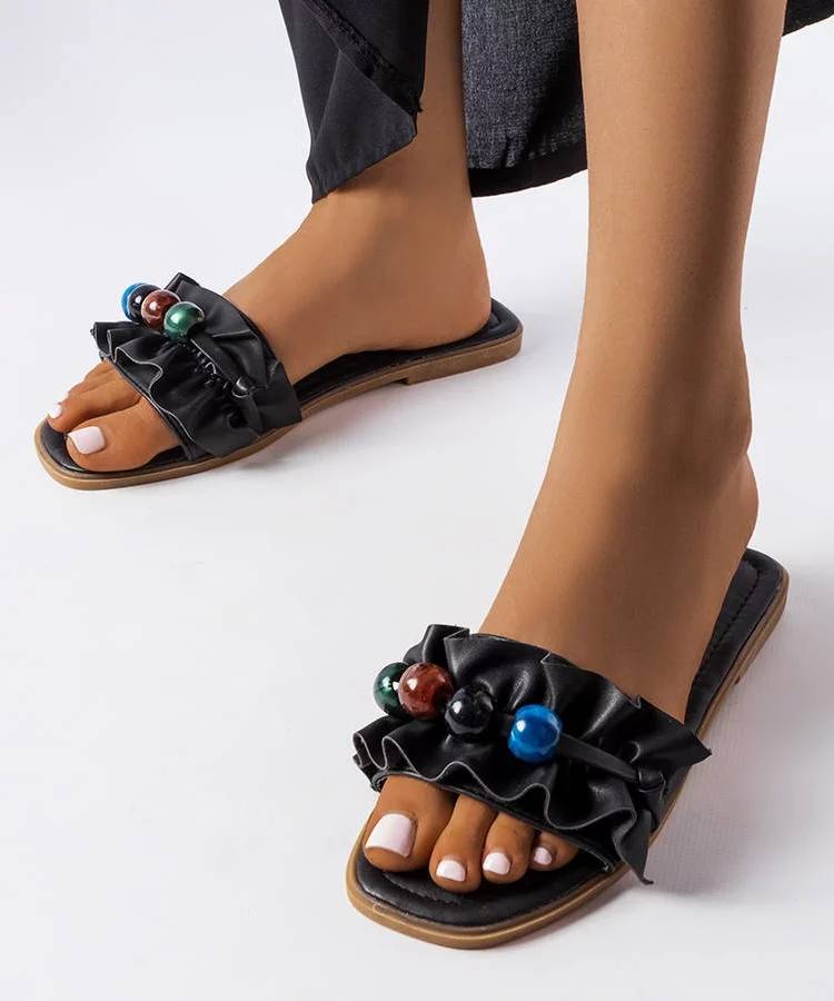 Czarne klapki z marszczeniem Fortier