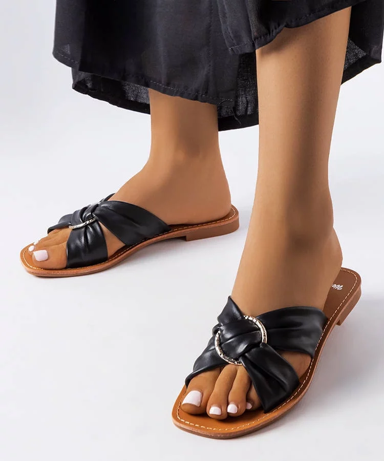 Czarne eleganckie klapki Belisarda