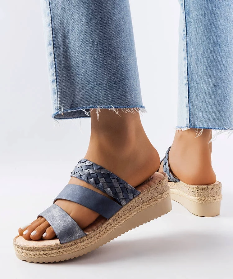 Niebieskie klapki na koturnie Boston