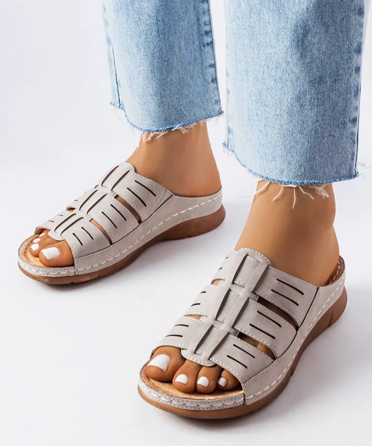 Szare klapki na koturnie Jersey