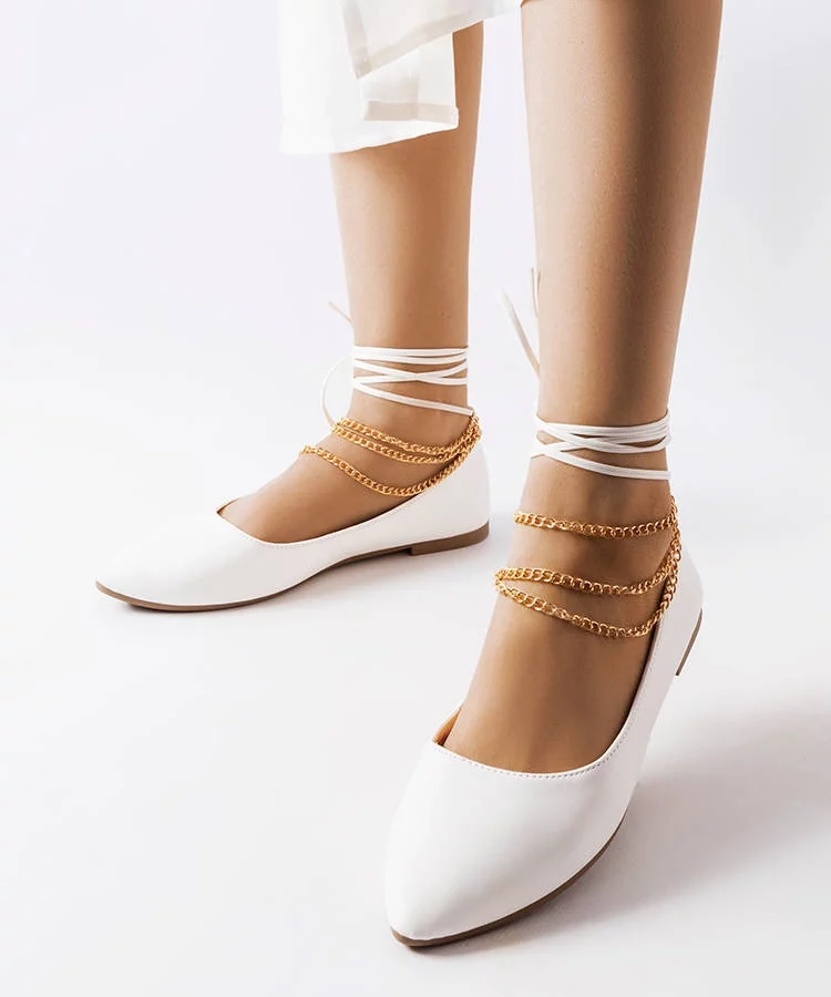 Białe balerinki z ozdobnym zapięciem Donat