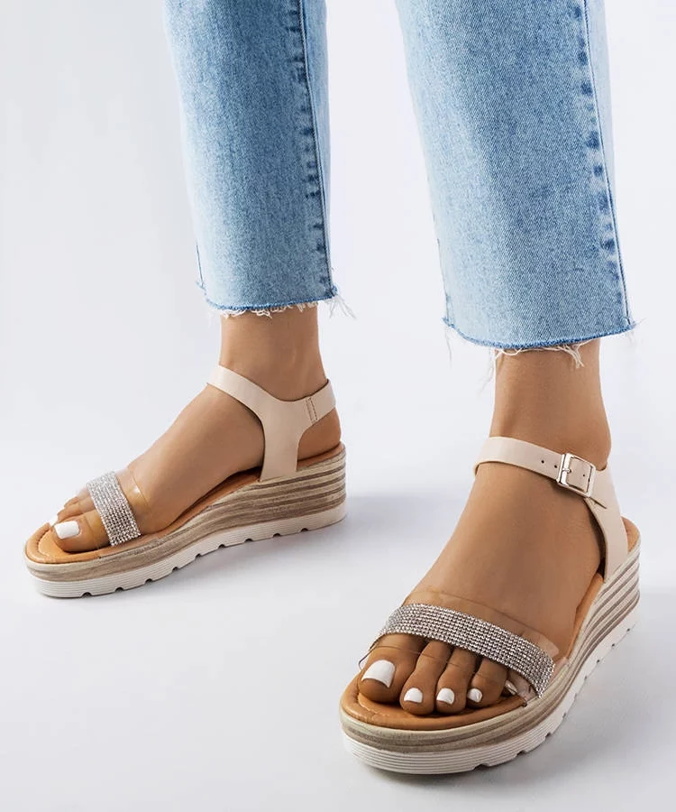 Beżowe sandały na koturnie Bussière