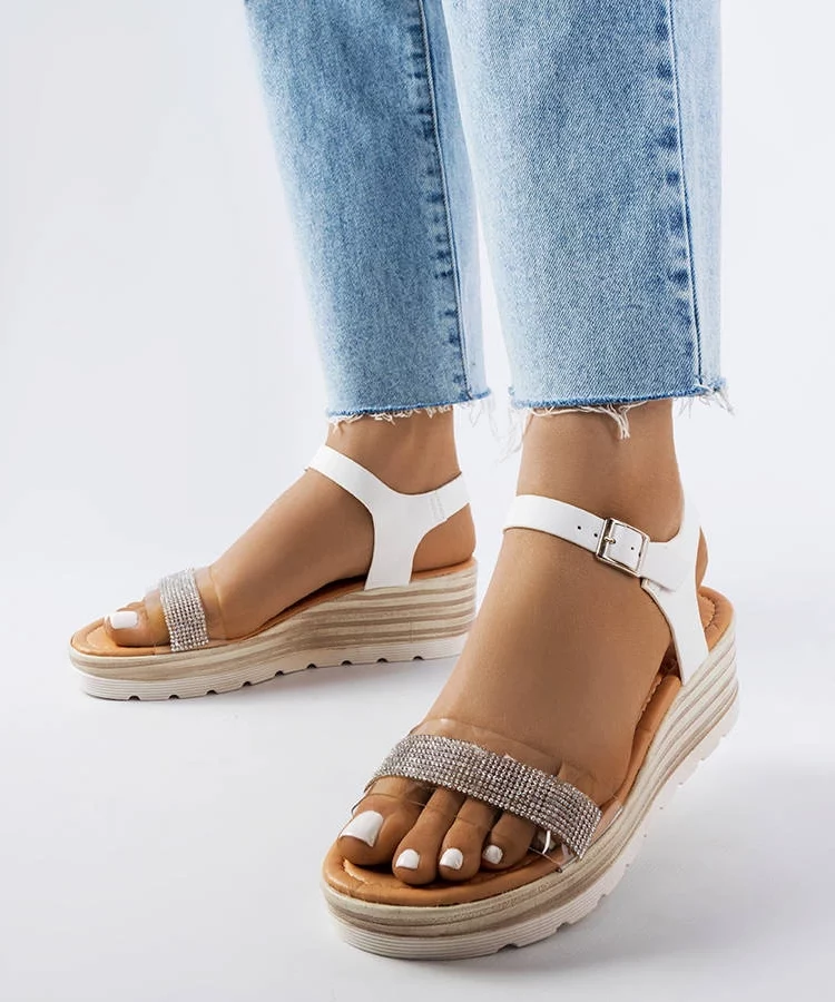 Białe sandały na koturnie Bussière