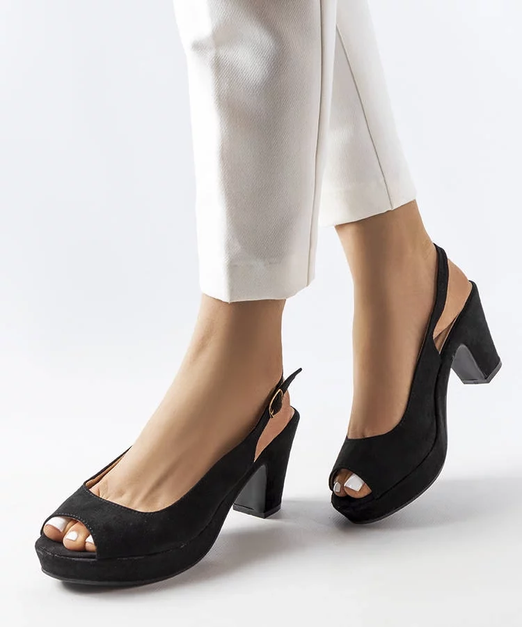 Czarne sandały na słupku Dionne