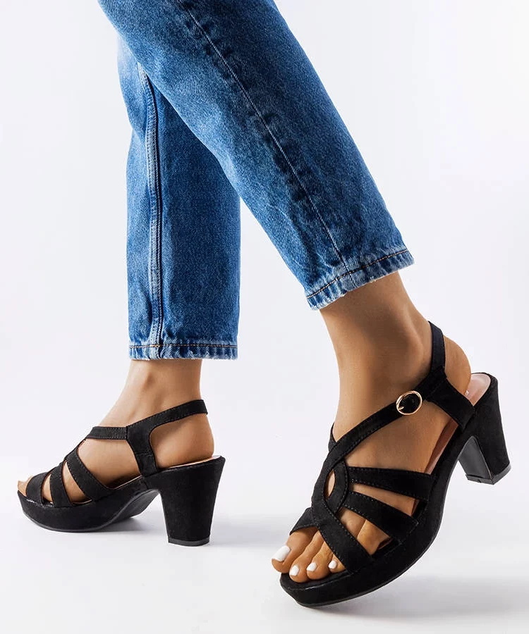 Czarne sandały na słupku Monjeau