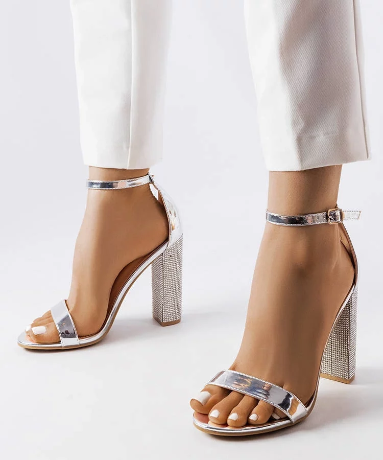 Srebrne sandałki na ozdobnym słupku Rette