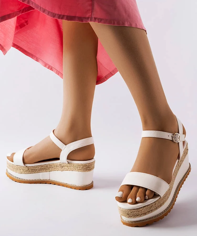 Białe sandały na koturnie Access