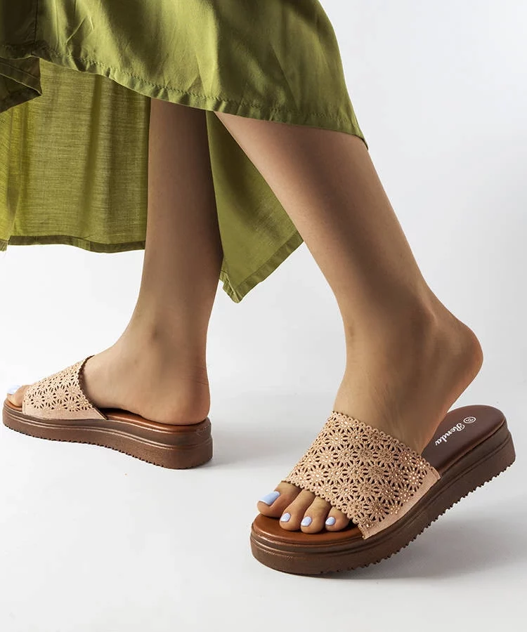 Różowe ażurowe klapki z cyrkoniami Irvine