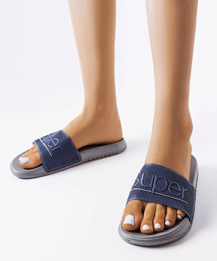 Szare gumowe klapki Azelio