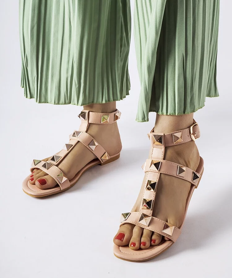 Różowe sandały z ćwiekami Ignazio