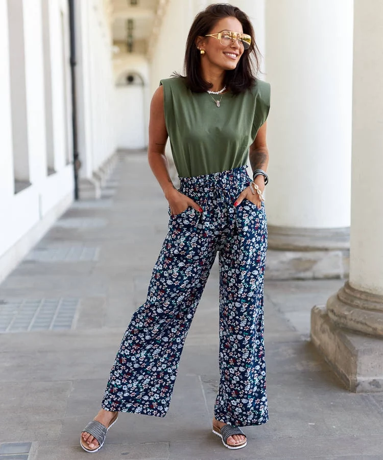 Granatowe szerokie spodnie w kwiaty Grazia