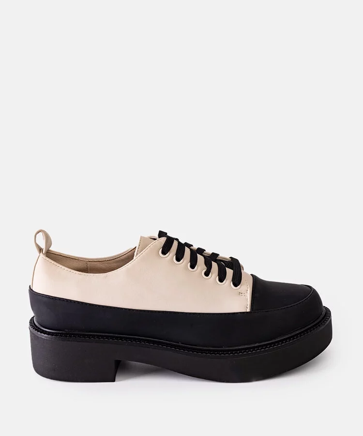 Beżowe półbuty na płaskim obcasie Merico