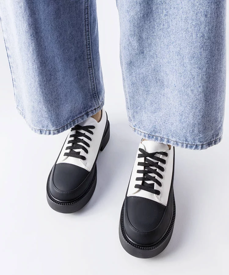 Białe półbuty na płaskim obcasie Merico