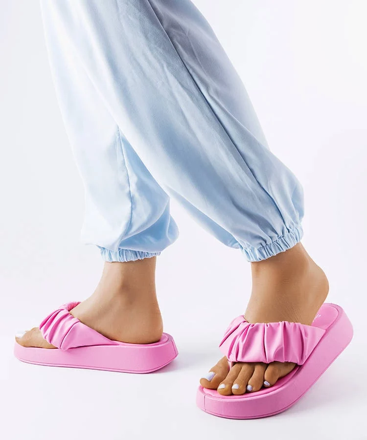 Różowe japonki z marszczeniem Filena