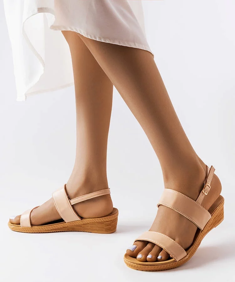 Beżowe sandały na koturnie Grottazzolina