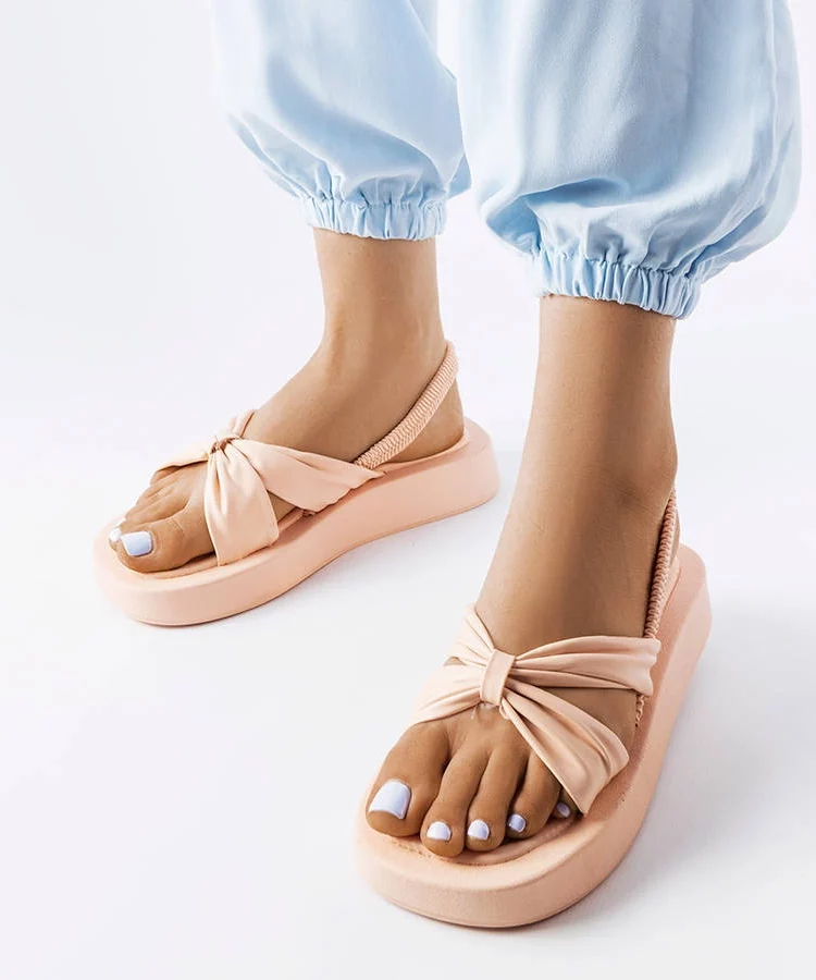 Beżowe sandały na platformie Montagna