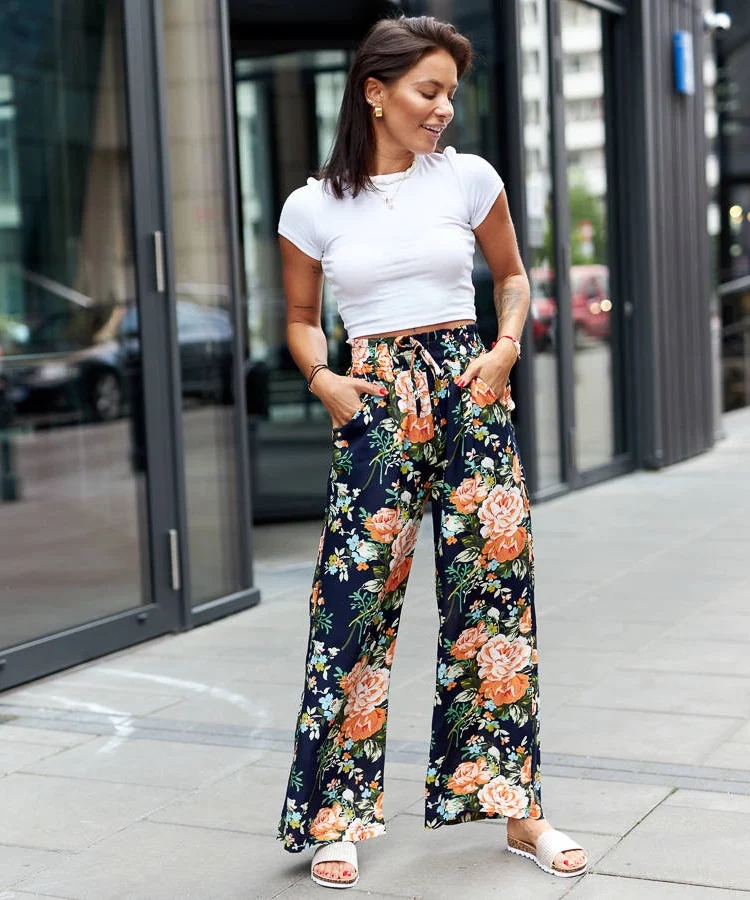 Granatowe szerokie spodnie w kwiaty Cosimo